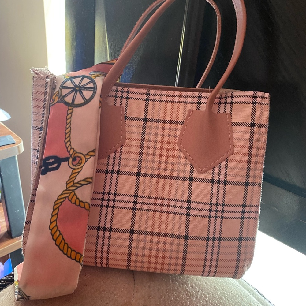 It’s a nice purse I barely wear it